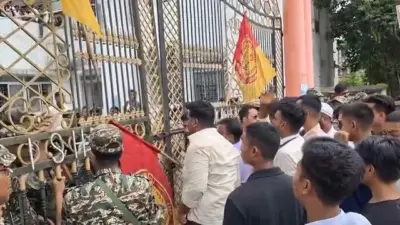 তিপরা মথা সমর্থিত ছাত্র সংগঠনের ডেপুটেশনে বাঁধা ঘিরে উত্তপ্ত কৈলাশহর