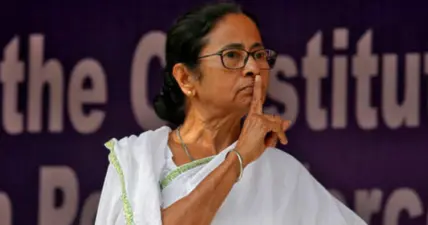ആശുപത്രി സി.ഇ.ഒ-യെ വിരട്ടി മമത ബാനര്ജി; ചികിത്സാ തര്ക്കത്തിനിടെയുള്ള വിവാദ ഓഡിയോ വൈറല്; കള്ളക്കളി പൊളിച്ചടുക്കി ബിജെപി നേതാവ്