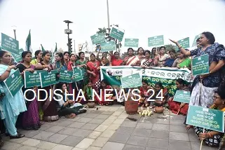 ପେଟ୍ରୋଲ, ଡିଜେଲର ଦରବୃଦ୍ଧି ବିରୋଧରେ ବିଜେଡିର ବିକ୍ଷୋଭ
