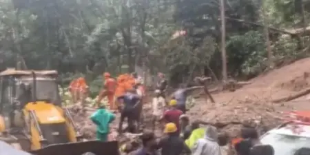 केरलम में मूसलाधार बारिश से भारी तबाही, भूस्खलन से तीन लोगों की मौत