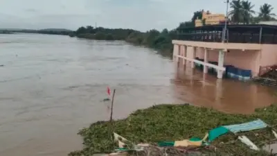 ತುಂಗಾ ಅಣೆಕಟ್ಟೆಯಿಂದ ನೀರು ಬಿಡುಗಡೆ; ಉಕ್ಕಡಗಾತ್ರಿ ಸ್ನಾನಘಟ್ಟ, ವ್ಯಾಪಾರ ಮಳಿಗೆಗಳು ಜಲಾವೃತ