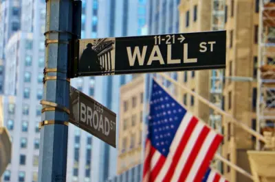 Stock Market Today: S&P 500, Dow, Nasdaq 100 Futures Jump After Sharp Sell-Off On Fed Rates Pause- Freecast, Smith & Wesson In Focus (UPDATED)