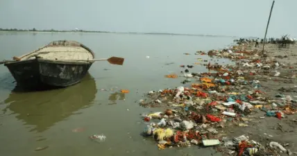 हरित अधिकरण ने गंगा नदी को प्रदूषित करने को लेकर स्थानीय निकायों को दंडित करने का निर्देश दिया