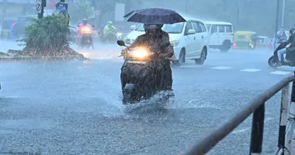 സംസ്ഥാനത്ത് ഇന്ന് മഴ അതിശക്ത മഴ! രണ്ട് ജില്ലകളില് ഓറഞ്ച് അലര്ട്ട്, ഒൻപത് ജില്ലകളില് യെല്ലോ ജാഗ്രത, മത്സ്യബന്ധനത്തിന് വിലക്ക്