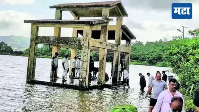 Pune News: स्मशानभूमी पाण्यात! कमरेभर पाणी, गाळातून बॉडी नेण्याची वेळ; अंत्यविधीसाठी मनस्ताप