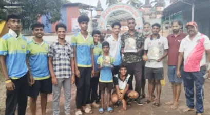 मुणगे येथे नारळ लढविणे स्पर्धेत मयूर धुवाळी प्रथम!