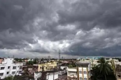কাটছে না দুর্যোগ, রাজ্যের কোন কোন জেলায় নামবে ভারী বৃষ্টি!