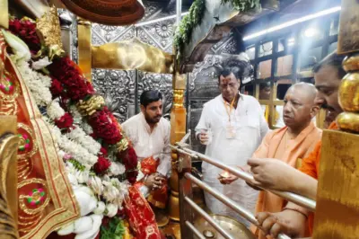 मुख्यमंत्री योगी ने मां विंध्यवासिनी के दरबार में की पूजा-अर्चना, प्रदेशवासियों के लिए की सुख-समृद्धि की कामना