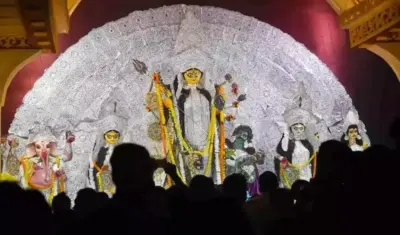 మతాలకు అతీతంగా కొనసాగుతున్న దుర్గా పూజ