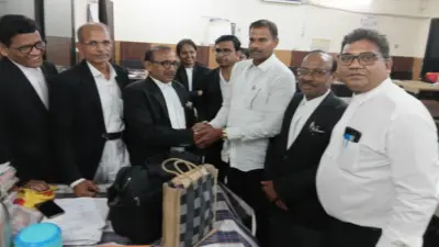 रायपुर अधिवक्ता संघ चुनाव 2026: अध्यक्ष पद के लिए होरी लाल और कमलेश पांडे ने भरा पर्चा, कोर्ट परिसर में बढ़ी चुनावी सरगर्मी
