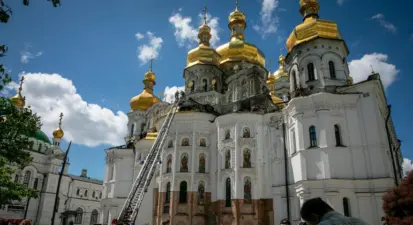 Ukraine: Latest Russian attack kills civilians, damages cultural landmark