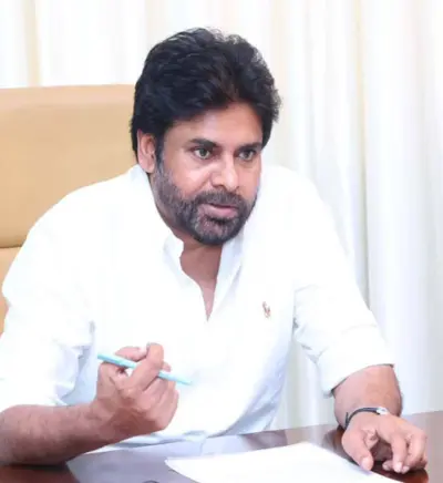 పవన్ కళ్యాణ్కు పోలీసుల షాక్