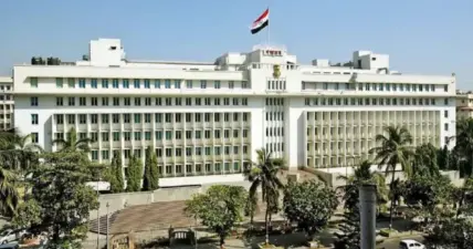 महाराष्ट्र सरकार ने खत्म की 70 साल पुरानी अनिवार्य हिंदी परीक्षा, सरकारी कर्मचारियों को अब नहीं देनी होगी परीक्षा