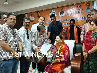 ଓଡ଼ିଶା ସାମ୍ୱାଦିକ ସଂଘ ପକ୍ଷରୁ ବଲାଙ୍ଗିର ସାଂସଦଙ୍କୁ ଦାବୀ ପତ୍ର ପ୍ରଦାନ