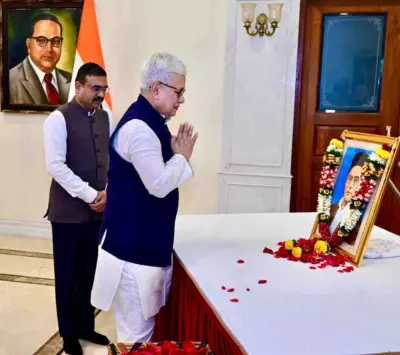 स्वातंत्र्यवीर सावरकर यांच्या जयंतीनिमित्त राज्यपालांचे अभिवादन