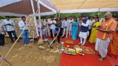 सावंतवाडी नगरपरिषदेच्या बहुप्रतिक्षित 'मेडिटेशन योगा सेंटर'चे पालकमंत्र्यांच्या हस्ते भूमिपूजन