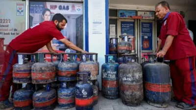 अगस्त की पहली तारीख को बड़ी राहत: कमर्शियल LPG सिलेंडर इतने रुपए हुआ सस्ता, जानिए चारों महानगरों में घरेलू गैस के नए रेट