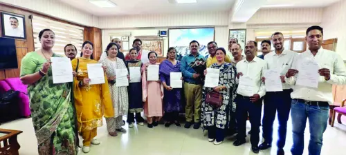 जीत का सर्टिफिकेट लेकर लौटे भाजपा के नवनिर्वाचित पार्षद - Divya Himachal