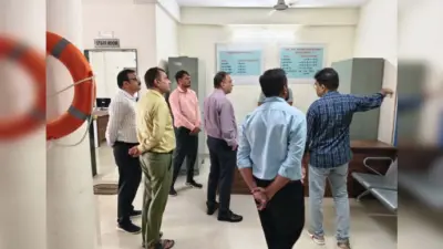 ગીર સોમનાથમાં ડિસ્ટ્રીકટ ઇમરજન્સી ઓપરેશન સેન્ટરની મુલાકાત લેતા કલેકટર જીતેન્દ્રસિંહ વાઘેલા