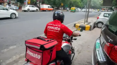 జొమాటో లేఆఫ్స్.. 250 మంది ఉద్యోగులపై వేటు
