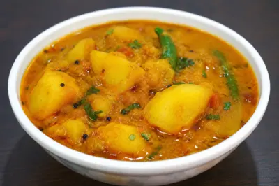 মিষ্টির দোকানের মতো আলুর তরকারি! ঘরেই বানান লুচি-পরোটার সেরা সঙ্গী