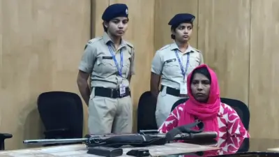 বাস্তবেই ধরা খেলেন 'লেডি পুষ্পা'!