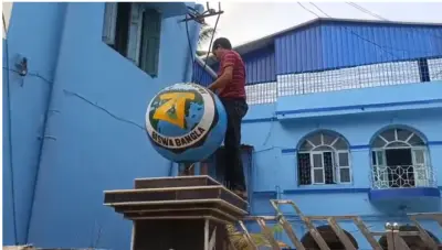 এবার পৌরসভার গেট থেকে সরলো বিশ্ব বাংলার লোগো