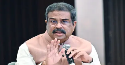 'হ্যাঁ, প্রশ্ন ফাঁস হয়েছে!' নিট বিতর্কে নজিরবিহীন স্বীকারোক্তি কেন্দ্রীয় শিক্ষামন্ত্রীর