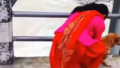 Viral Video : நாயை ஆற்றில் வீசிய பெண்.. பதைபதைக்க வைக்கும் வீடியோ!