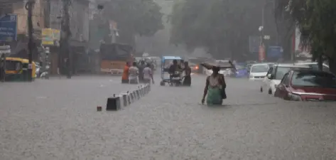 രാജ്യത്ത് കാലവര്ഷം കനക്കുന്നു, വിവിധ സംസ്ഥാനങ്ങളില് മഴ മുന്നറിയിപ്പ്; 17ഇടങ്ങളില് അതിതീവ്ര മഴയ്ക്ക് സാധ്യത