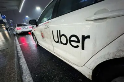 ટેક સેક્ટરમાં ફરી છટણીનો મોટો આંચકો: Uber એ ૩,૩૦૦ કર્મચારીઓની કરી છટણી, ગ્લોબલ સ્ટાફમાં ૧૦% નો કાપ