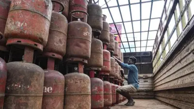 Bengaluru: Commercial LPG cylinder price climbs to Rs 6,000 on black market