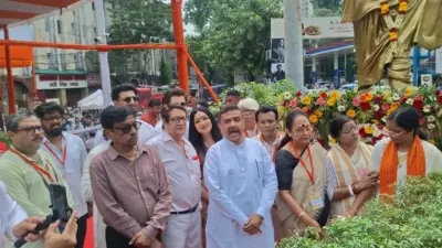 জন্মশতবর্ষে উত্তমকুমারের মূর্তিতে মালা পরিয়ে শ্রদ্ধাজ্ঞাপন মুখ্যমন্ত্রীর, টালিগঞ্জে চাঁদের হাট