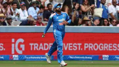 ரோஹித் சர்மாவுக்கு ரெட் கார்ட்?. கட்டாய ஓய்வு பெற சொல்லும் பிசிசிஐ!. 2027-ல் யாருக்கு வாய்ப்பு?
