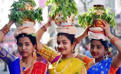 భాగ్యనగరంలో మొదలైన బోనాల సందడి