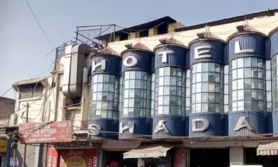 حیدرآباد میں 19 کیفے اور اسنیک پوائنٹس پر دھاوے، شاداب ہوٹل کا فوڈ لائسنس عارضی طور پر معطل