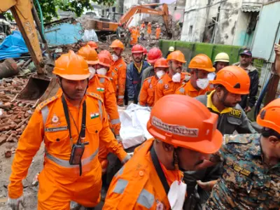 महाराष्ट्र के भिवंडी में दर्दनाक हादसा! चार मंजिला इमारत ढही, 8 की मौत; मलबे में अब भी लोगों के फंसे होने की आशंका