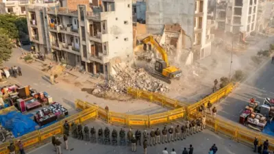 दिल्ली में बुलडोजर का कहर! शालीमार बाग में 150 घरों को बनाया गया निशाना, सड़क चौड़ीकरण का नाम लेकर तोड़े गए मकान