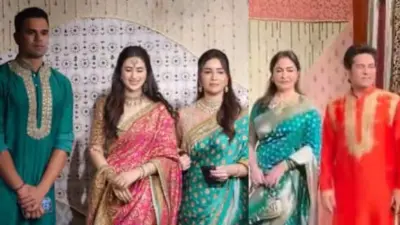 अंबानी गणपति सेलिब्रेशन में परिवार संग पहुंचे सचिन तेंदुलकर, साड़ी में सारा दिखीं बेहद खूबसूरत