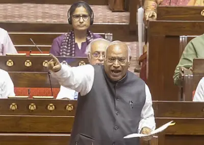 राम मंदिर दान विवाद पर खरगे का केंद्र सरकार पर हमला, बोले- प्रधानमंत्री दें जवाब, संसद में हो चर्चा