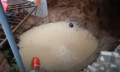 ശക്തമായ മഴയ്ക്ക് പിന്നാലെ തൃശൂരില് കിണര് ഇടിഞ്ഞുതാഴ്ന്നു