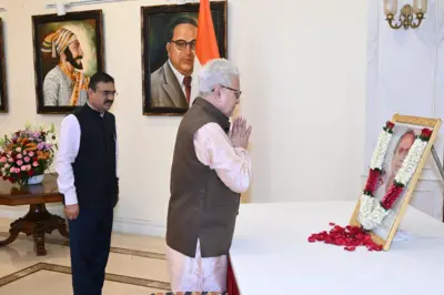 राज्यपालांचे लोकशाहीर अण्णा भाऊ साठे यांना अभिवादन