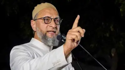 Asaduddin Owaisi : యూసీసీ, నమాజ్ వివాదంపై ఒవైసీ ఘాటు స్పందన
