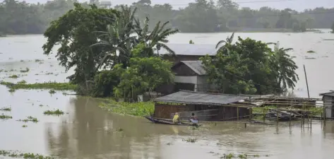 രാജ്യത്ത് മഴ കനക്കുന്നു; വിവിധ സംസ്ഥാനങ്ങളില് മഴക്കെടുതി രൂക്ഷം