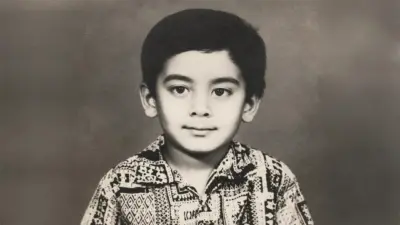হাসিমুখের ওই ছোট্ট ছেলেটি আজ জাতীয় পুরস্কারপ্রাপ্ত পরিচালক! চিনতে পারছেন কে?