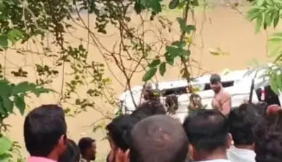 मुसळधार पावसामुळे मध्य प्रदेशातील नाल्याला आलेल्या पुरात ८ भाविक मृत्यूमुखी.
