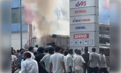 एसी का कम्प्रेशर फटने से रेस्टोरेंट में लगी आग,10 फीट ऊंची उठी लपटें