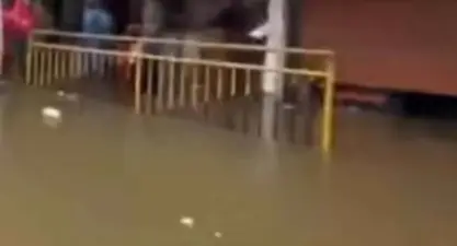 അതി ശക്തമായ മഴ... റാന്നി വടശേരിക്കര റോഡ് പൂര്ണ്ണമായും മുങ്ങി...പമ്പയാറും കക്കാട്ടാറും കരകവിഞ്ഞ് ഒഴുകുന്നു...