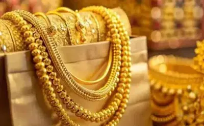 പശ്ചിമേഷ്യയില് തീപിടിച്ച സംഘര്ഷം; സുരക്ഷിത നിക്ഷേപത്തിലേക്ക് നിക്ഷേപകര്, ഇന്ന് ഉച്ചയ്ക്ക് ശേഷം സ്വര്ണവിലയില് വര്ദ്ധനവ്