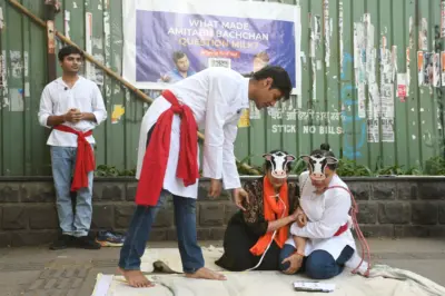 पथनाट्याच्या माध्यमातून तरुणाईने टाकला 'डेअरी' उद्योगातील वास्तवावर प्रकाश